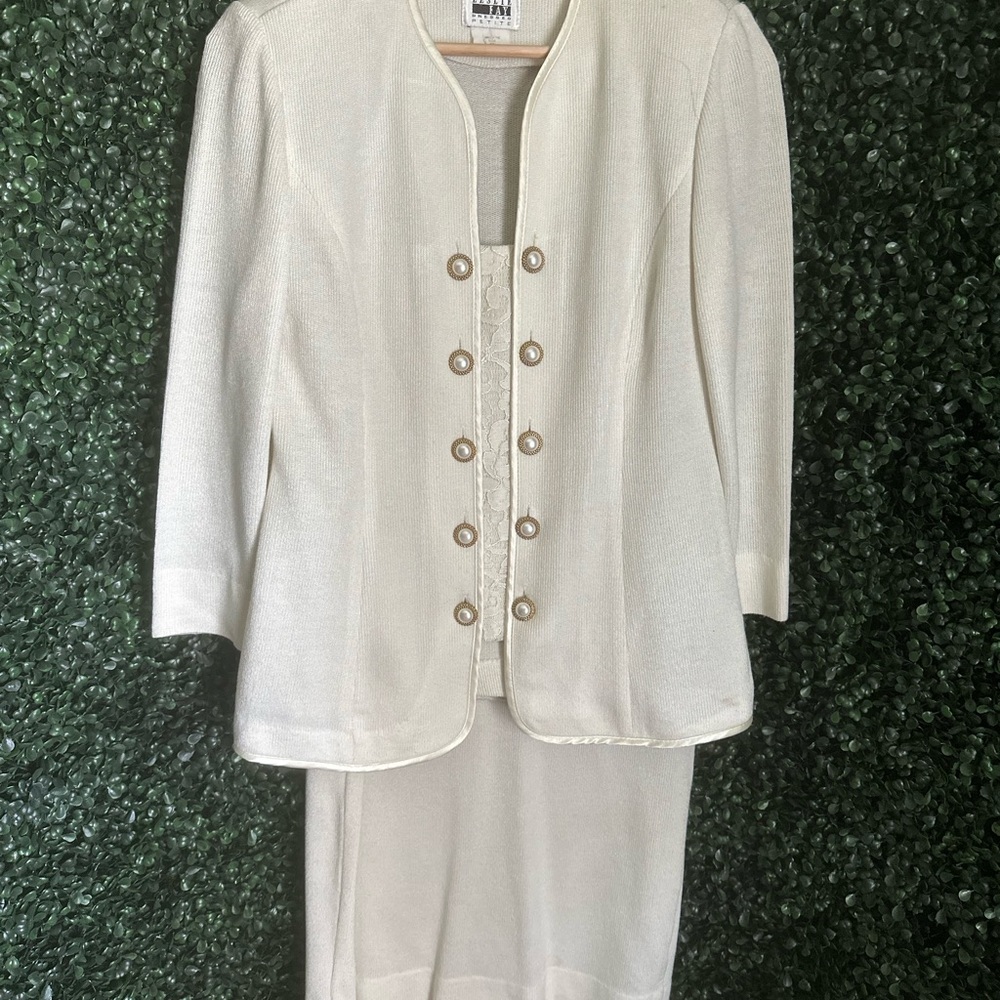 LESLIE FAY Petite Elegant Cream Suit Set